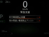 ☆エマージェンシーブレーキ搭載☆フロントカメラで前方の障害物を検知。衝突の可能性が高まると警告灯やブザーによりドライバーに回避操作を促します。衝突を回避、または衝突時の被害や障害を軽減します。