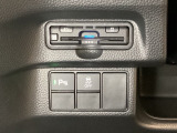 ハンドルの左下にETCがついています。高速道路の料金所の通過も楽々です。 カードの取り出しもしやすい場所についています。