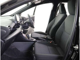 高いホールド性で運転姿勢が安定します。長距離ドライブでも疲れにくいのが魅力です。快適なドライビングライフをお送りください♪