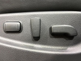 【パワーシート】スイッチ一つで簡単にシートの微調整が可能!電動だから力もいりません!快適なシートポジションにセットして、快適なドライブをお楽しみください。