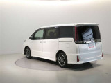 広々とした車内空間に優れた燃費性能。更にデザインも上質で人気のお車です!