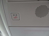 エアバッグ作動時や後突時、もしくは車内のSOSボタンを押した際に緊急通報オペレーターに連携し、救急・警察を手配します。更にオペレーターにも連携、お客様のご要望に応じてロードサービスの手配を行います。