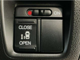 【パワースライドドア】助手席側がパワースライドドアになっており、運転席のスイッチやスマートキーでも開閉が可能です!開口部も広いので乗り降りも楽々♪