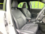 運転席まわりには十分なスペースがあり、大柄な方でもゆったり運転していただける環境です。