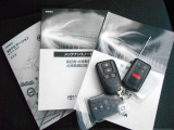 車両取扱説明書・メンテナンスノートです! エンジンスタートリモコンも付いてます♪♪