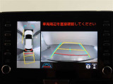 パノラミックビューモニター付きです。車両を上から見たような映像をモニター画面に表示。運転席からの目視では見にくい、車両周辺の状況をリアルタイムでしっかり確認できます。