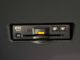 ETCカードを挿入することで高速道路を利用する際の支払いがキャッシュレスになったり、ETCスマートインターチェンジが利用できたり、とても便利なアイテムです!保証は修理保証のみとなります。