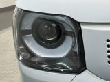 LEDヘッドライトは、点灯の瞬間から最大光量を発揮し、突然暗くなるトンネルなどでの安定感を高めます。