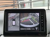 アラウンドビューモニター。上空から見下ろしているような映像で、スムースな駐車をサポートします。