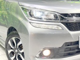 【LEDヘッドライト】悪天候や夜間走行時も良好な視界を確保し安心して運転できる高輝度LEDヘッドライトを装備!点灯速度が早く、消費電力も抑えられています。