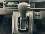 オートマチックシフトレバーは、手になじみ操作しやすい形状で安全運転にもつながります♪