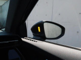 アウディサイドアシスト『後方の死角を並走する車両を検知しドアミラーの内側のLEDが点灯。ドライバーに注意を促し事故を未然に防ぐシステムです。』
