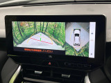 【パノラミックビューモニター】専用のカメラにより、上から見下ろしたような視点で360度クルマの周囲を確認することができます☆死角部分も確認しやすく、狭い場所での切り返しや駐車もスムーズに行えます。