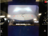 運転席からは見えにくい左右のエリアまでしっかりカバーし、死角を減らして視界を拡大。狭い道でのすれ違いや、建物の陰から車や歩行者が現れる場面でも、安心して状況を把握できる頼れる機能です。
