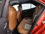 居心地の良い後席空間が乗員に深いくつろぎをもたらします。