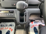 【インパネシフト】シフトがインパネにあるから足元が広々☆運転席から助手席への移動も楽