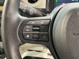 ステアリングにオーディオ操作スイッチが付いています。オーディオ画面に直接タッチしなくても操作が出来ますので、運転に集中できます。