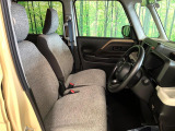 運転席シート廻りは使用感も少なく、良好な状態となっています。丁寧に使われていたことがよくわかりますね。