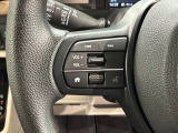 ステアリングにオーディオ操作スイッチが付いています。オーディオ画面に直接タッチしなくても操作が出来ますので、運転に集中できます。