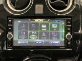 日産純正メモリーナビゲーションです♪目的地まで案内するナビゲーション機能の他にフルセグ画質で楽しめるTVやBluetooth Audio☆DVD再生など多彩な機能が満載で運転を快適にサポートしてくれます☆