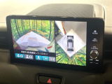 【マルチビューカメラシステム】専用のカメラにより、上から見下ろしたような視点で360度クルマの周囲を確認することができます☆死角部分も確認しやすく、狭い場所での切り返しや駐車もスムーズに行えます。
