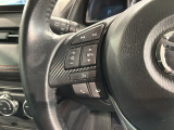ステアリングにオーディオ操作スイッチが付いています。オーディオ画面に直接タッチしなくても操作が出来ますので、運転に集中できます。