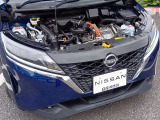 納車以降、お車のメンテナンスは自宅近所の日産サービス拠点にて承ります。専門の教育を受けたサービスフロント&メカニックが無料1ヶ月点検から法定/車検整備、万一の故障・不具合の修理まで全て担当いたします。