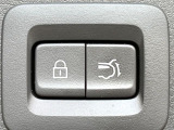 【パワーバックドア】スマートキーや運転席のボタンを押すだけでリアゲートが自動で開閉します!荷物を持っている時や、高い位置にあるバックドアを閉める際に便利な機能です♪