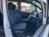 運転席・助手席です