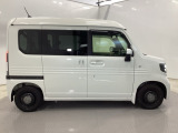 スライドドアなら狭い駐車場でもドアをぶつける心配がありません。ステップが低く乗り降りもしやすいです。