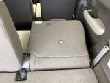 リアシートは簡単に倒すことができるので、ラゲッジルームも広がります。