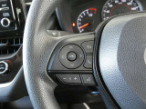 ステアリングスイッチ付き。前方から目を離すことなく操作することが可能です。