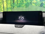【メーカー純正ナビ】インテリアに溶け込むスタイリッシュな「専用設計」メーカーナビを装備♪視認性や操作性など基本性能にも優れ、より上質なカーライフをお楽しみいただけます。