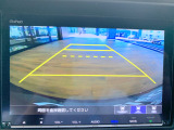 【バックカメラ(3モード)】視点を切り替えて後方を確認でき、駐車や車庫入れも安心です。