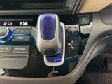 オートマチックシフトレバーは、手になじみ操作しやすい形状で安全運転にもつながります♪