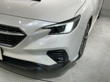LEDヘッドライトは、点灯の瞬間から最大光量を発揮し、突然暗くなるトンネルなどでの安定感を高めます。