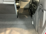 片方の後席シートを倒して使うこともできて、とても便利です。