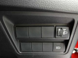オートマチックハイビームとは、先行車や対向車のライトを認識し、ハイビームとロービームを自動で切り替える機能です。夜道の視界を確保します。詳細は販売店スタッフまでおたずねください。