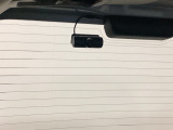 後方にもドライブレコーダーのカメラが付いています。前後両方でお車の周りを監視・記録いたします。