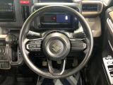 インテリアに合わせたデザインのステアリングは、運転される方のことも考え、運転しやすい形状、大きさです。是非一度、実際に触ってお確かめください。