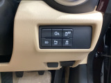 各種機能の切替スイッチは運転席パネル下に集約されています。任意で切り替え可能なため状況に合わせてお使いください。