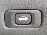 ボタン一つでトランクオープンが可能!車内から操作できる為、非常に便利な装備の一つとなります!