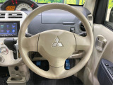 インテリアに合わせたデザインのステアリングは、運転される方のことも考え、運転しやすい形状、大きさです。是非一度、実際に触ってお確かめください。