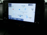 【ディスプレイオーディオ】・・・大型ディスプレイに各種オーディオ機能(AM/FMチューナー、Bluetooth対応)とスマートフォン連携機能を搭載。