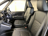 高いホールド性で運転姿勢が安定します。長距離ドライブでも疲れにくいのが魅力です。快適なドライビングライフをお送りください♪