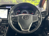 【純正革巻きステアリング】上質な革を使用することで、手にしっかり馴染みとても運転しやすいハンドルです♪