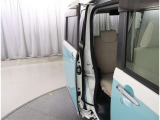 両側パワースライドドア付きだから、狭い駐車スペースなどでの 乗り降りラクラク!小さなお子さまのいるご家庭には嬉しい装備。