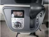 【オートエアコン】1年中快適な室内を提供!車内温度を設定すると、風量を自動で調整してくれます。