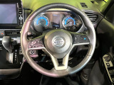 【純正革巻きステアリング】上質な革を使用することで、手にしっかり馴染みとても運転しやすいハンドルです♪