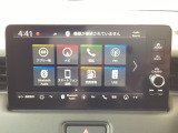 Honda CONNECTディスプレーを搭載しています。ナビ、スマホ連携、車両情報表示、各種設定操作を一つに集約した高機能タッチパネル。直感的に使える便利なインターフェースです。